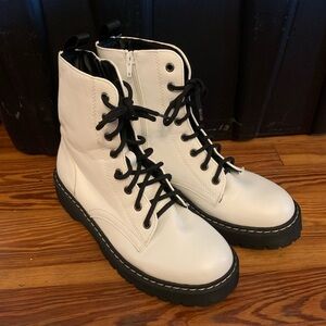 Mix no.6 white Doc Martin like boots woman’s 9.5 new